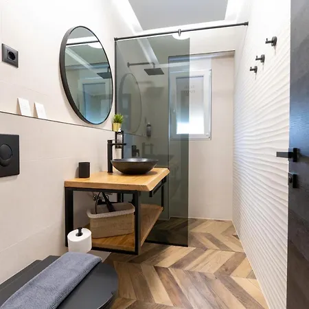 West Coast Deluxe לינה וארוחת בוקר