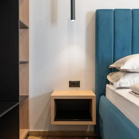 Bed & Breakfast West Coast Deluxe *