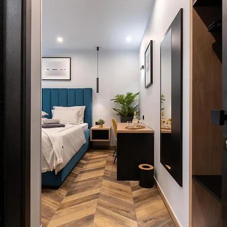 West Coast Deluxe Bed & Breakfast