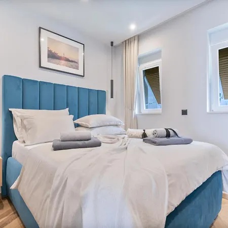 Bed & Breakfast West Coast Deluxe *