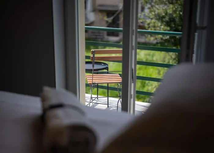 West Coast Deluxe Bed & Breakfast 4*