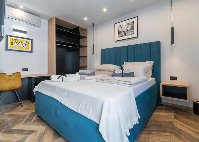 West Coast Deluxe 4* Split