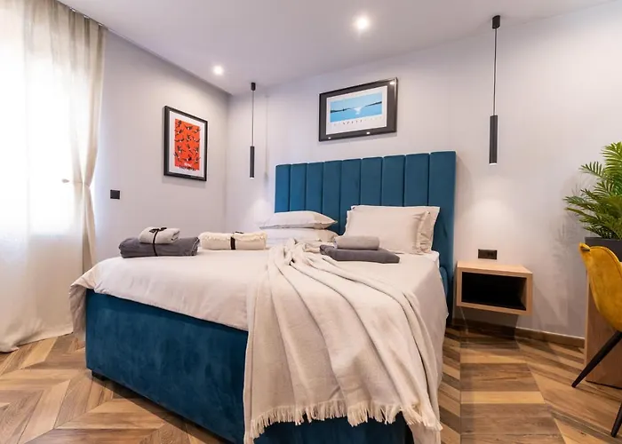 West Coast Deluxe Bed & Breakfast